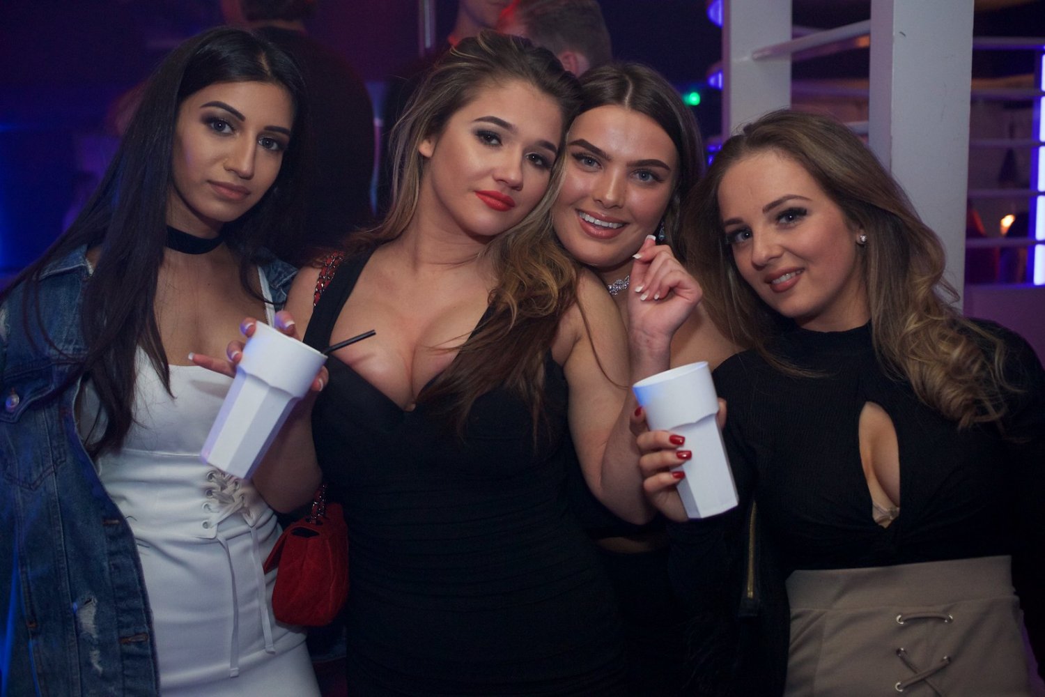 😮 That One Friend with Bigger Tits 😍 #QanblG87
