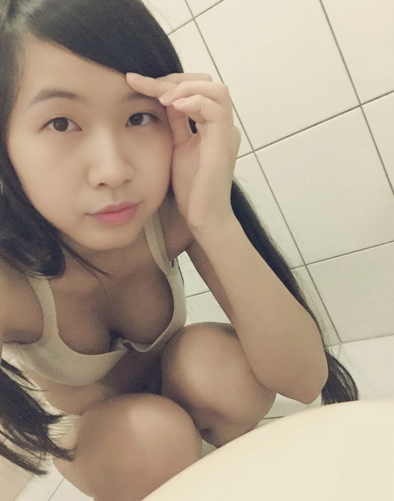 Asian well shaped GF posing #N8sCekKq
