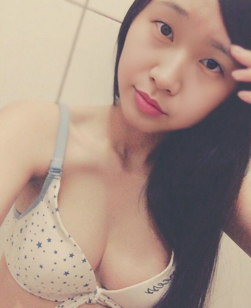 Asian well shaped GF posing #mV6TQqHp
