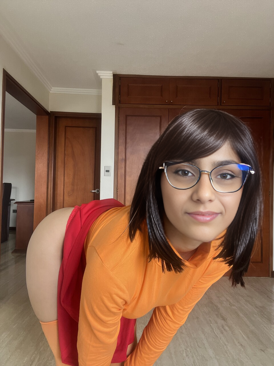 la bella mia khalifa haciendo cosplay de Velma #1kPAPP8u