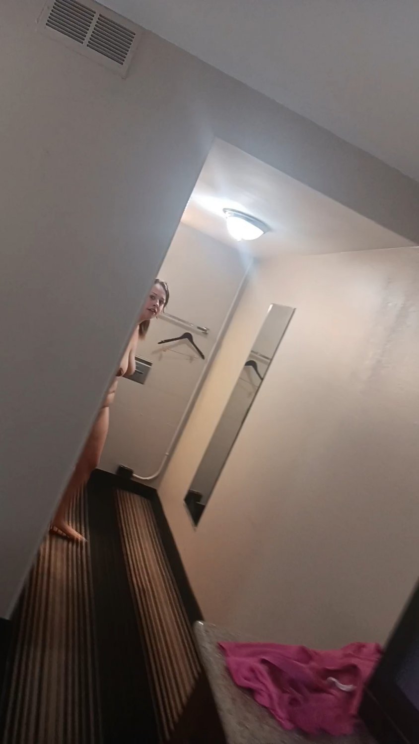 Girlfriends friend before a wedding #zzv0ohh5