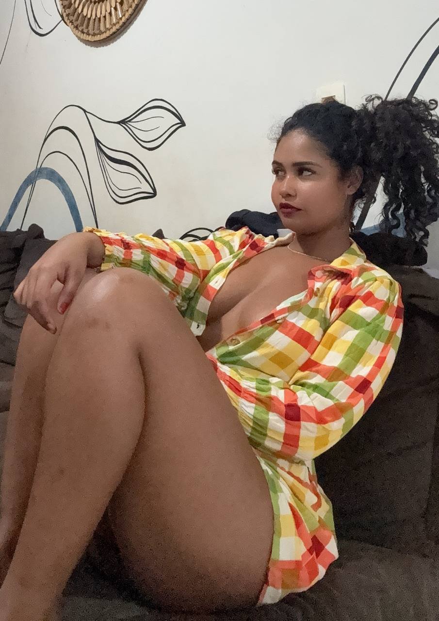 Pretinha cacheada muito gostosa e exibida #NTHc1SbU