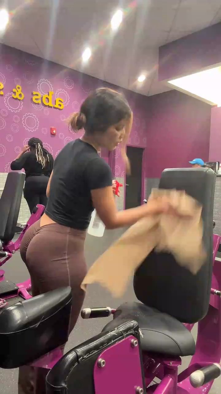 Ale Valero nalgona en calza entrenando #2IXyWxU8