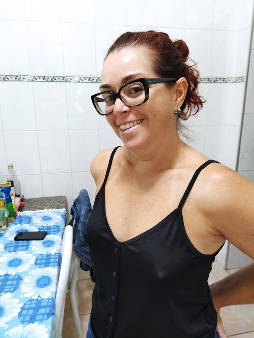 Coroa gostosa e safada ama chupar uma vara cabeçuda #k788AGVm